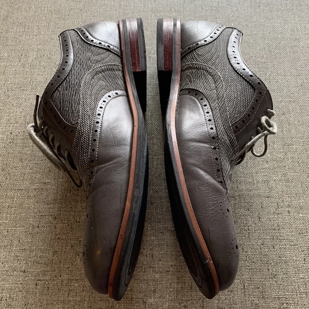 Ferro Aldo Mens Classic Wingtip in size 10/Brogue Design W/ Contrasting Textures